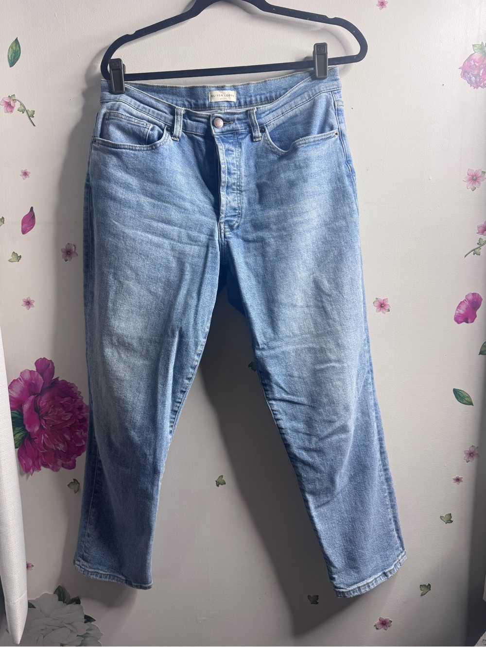 Relaxed Boyfriend Jeans in Light Blue Wash
